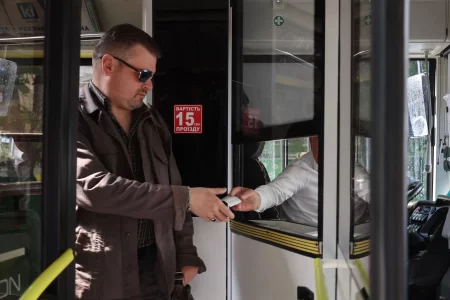 Скільки коштує проїзд в громадському транспорті в містах України