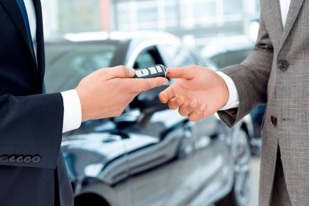 Що обрати бізнесу: оренда авто чи автолізинг у 2025 році?