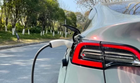 Як планувати далекі поїздки на електромобілі?